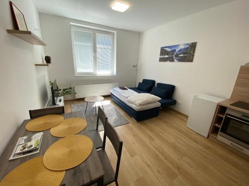 2 bedrooms, 6 beds