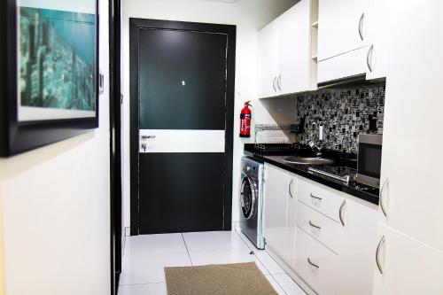 Signature Holiday Homes - Modern Studio Apartment, Dubai Sports City