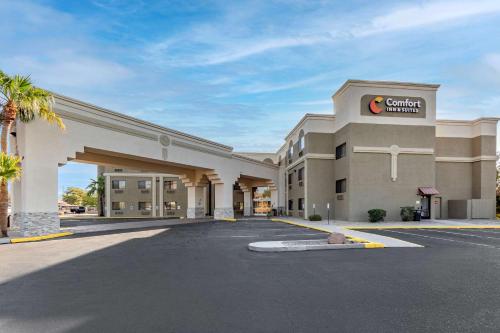 Comfort Inn & Suites Surprise Near Sun City West - image 2