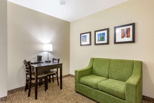 Comfort Inn & Suites Surprise Near Sun City West