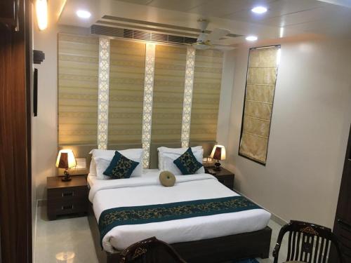 Deluxe Double or Twin Room image 5