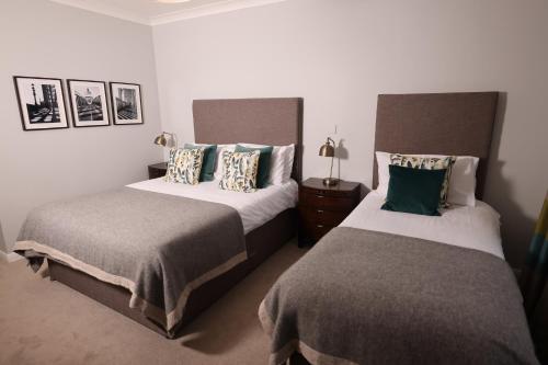 1 double bed, 1 twin bed