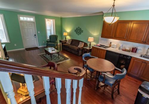 Queen Townhouse