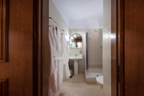 Stone Suites by White Hills - image 3