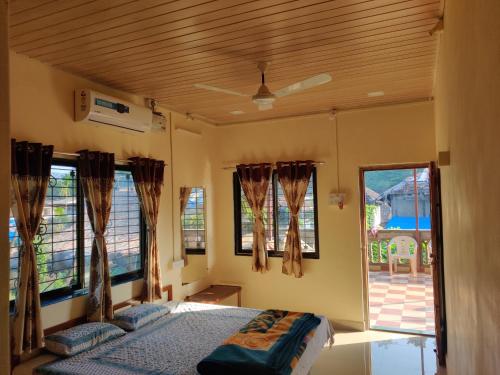 Bharja Inn, Kelshi