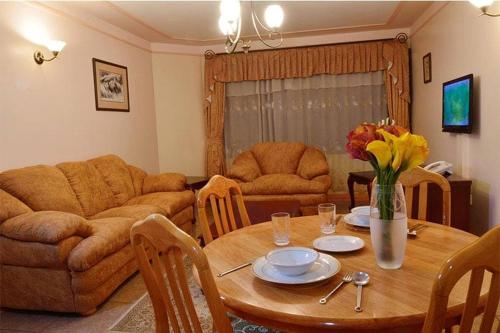 PINNACLE COURT APARTMENT