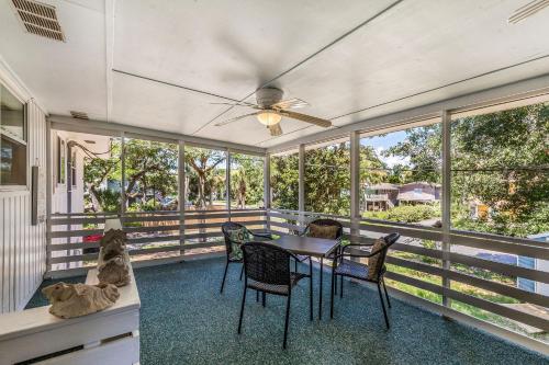 1010 E Ashley - Two Kitchens - Steps to Beach - image 6