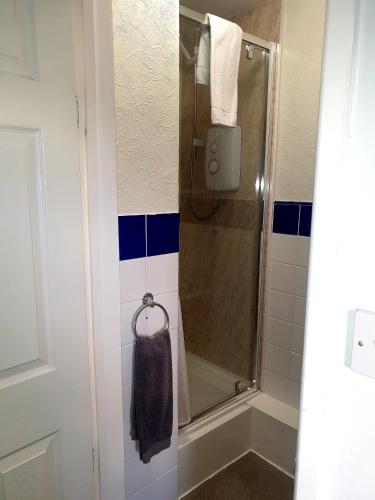 Small Single Room En-suite with Shower