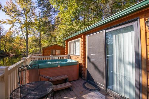 Pezsgőfürdő, Wilderness Presidential Resort in Fredericksburg városközpont