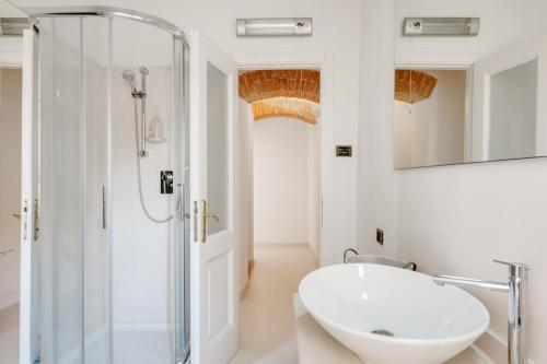  Sarzana White Apartment nel Centro Storico in Sarzana