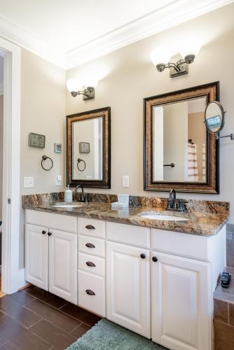 114 W Huron - Sand Castle - Saltwater Pool - Heated upon request - image 3
