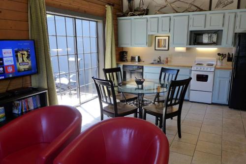 Woods End 2BDR Cabin - image 11