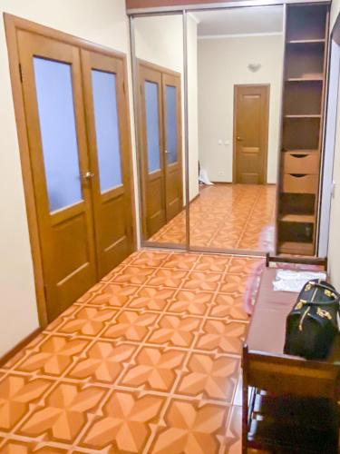 Rent Kiev Apartment 2 min metro Chernihivska - image 2