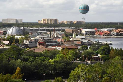 Wyndham Lake Buena Vista Disney Springs Resort Area