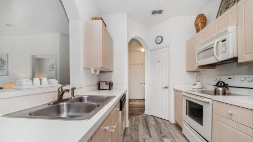 Windsor Palms Condominiums by Global Resort Homes