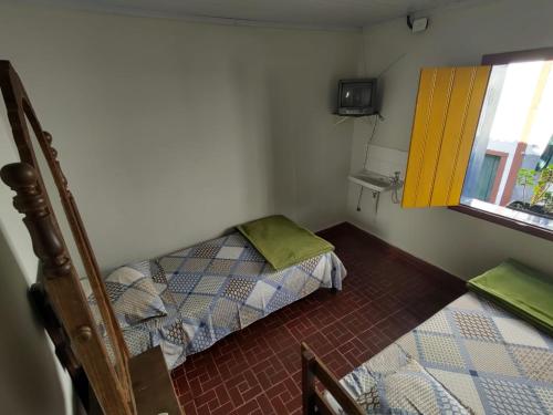2 twin beds