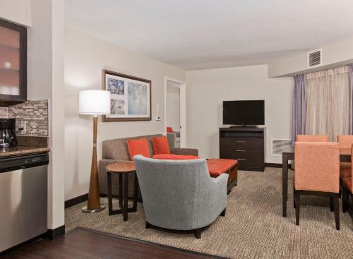 Staybridge Suites - Charlotte Ballantyne, an IHG Hotel