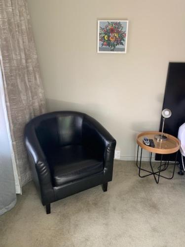 Twizel Central Studio Accommodation - Tap to explore photos