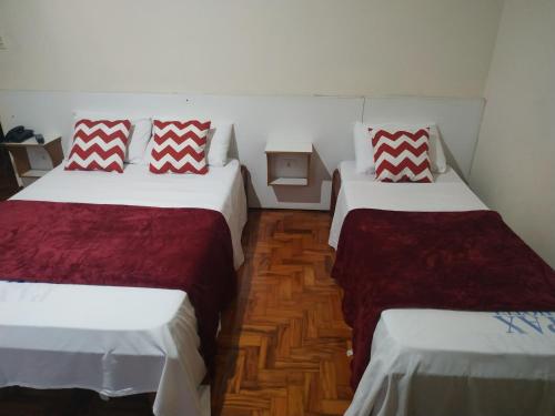 Standard Quadruple Room image 4
