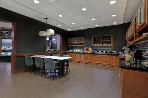 Hyatt Place San Antonio North Stone Oak - image 3