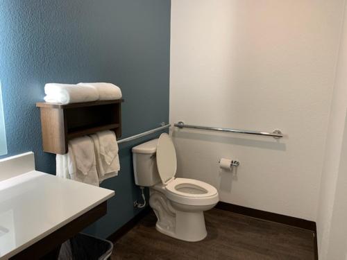 WoodSpring Suites Pecos - image 9