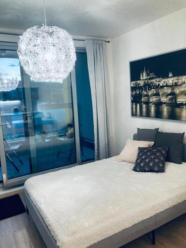 Apartement Blanc Harfa design - image 5