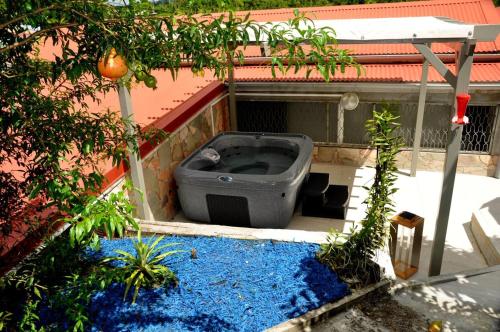 Maison de 2 chambres avec vue sur la ville jacuzzi et jardin amenage a Riviere Salee - Location saisonnière - Rivière-Salée