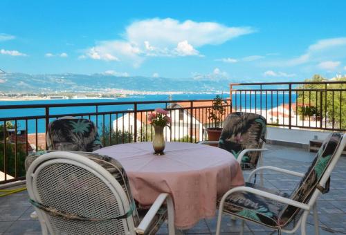 Apartments by the sea Trogir - 14242 