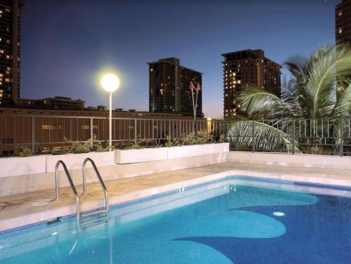 Aqua Palms Waikiki - Inviting Studio - Walk to Beach Hotel Room - image 3