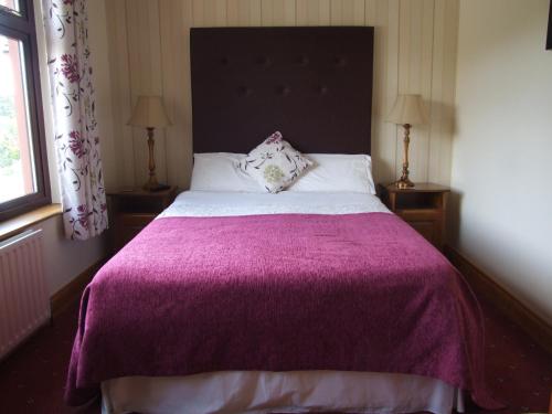 OSheas Ceol Na Habhann B&B OSheas Ceol Na Habhann B&B is conveniently located in the popular Kenmare area. Both business travelers and tourists can enjoy the hotels facilities and services. Free Wi-Fi in all rooms, luggage st