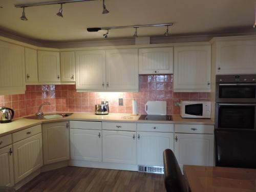 Sea Breeze Apartment - image 12