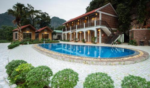 HoangLong Riverside Homestay