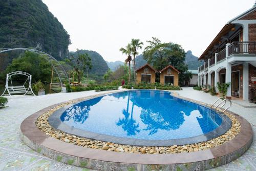 HoangLong Riverside Homestay – Hanoi, OH