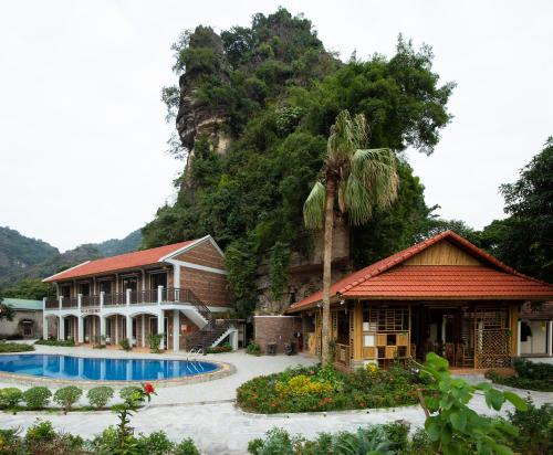 HoangLong Riverside Homestay