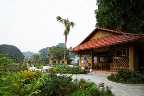 HoangLong Riverside Homestay