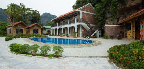 HoangLong Riverside Homestay