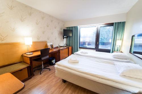 2 twin beds