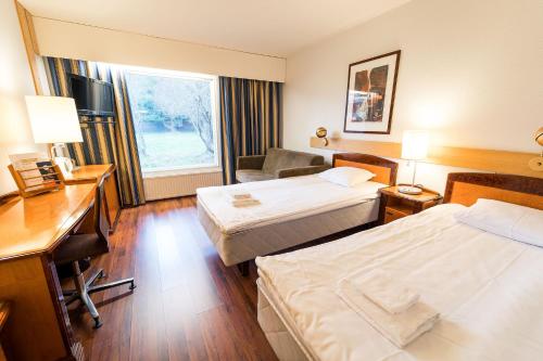 2 twin beds
