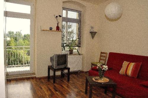 3-Raum-Fewo-Dresden-Zentrum-Balkon-Blick-auf-Altstadt-L10 - image 4