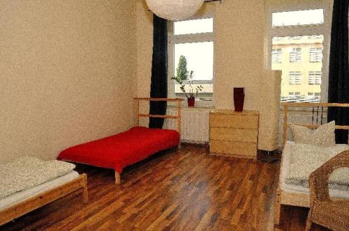 3-Raum-Fewo-Dresden-Zentrum-Balkon-Blick-auf-Altstadt-L10, Drážďany (fotografie 5)