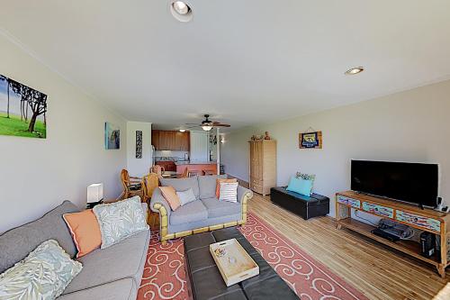 New Listing! Stylish Condo - Pools Tennis & Beach condo - image 4