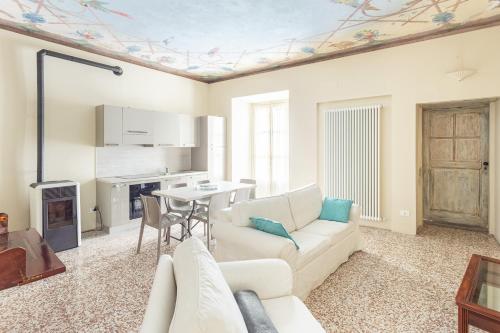 Palazzo Mia by iCasamia it in Castello Cabiaglio