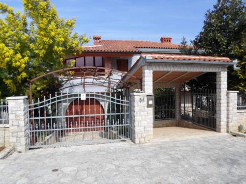 Beautiful-Banjole-Beachside-Apartment-A1-150m-from-the-beach