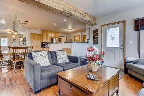 300 Lodgepole by Book by Owner - image 3