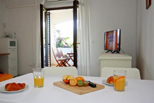  Apartments Omo 1 in Supetar