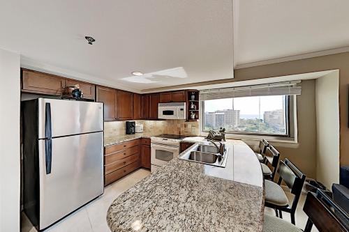 Luana - 2 Lanais & Gourmet Kitchen - Gym & Pool condo - main image