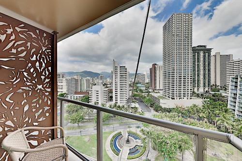 Luana - Walkable Waikiki Studio - Gym & Pool condo - main image