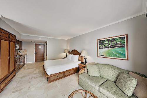 Luana - Walkable Waikiki Studio - Gym & Pool condo - image 5