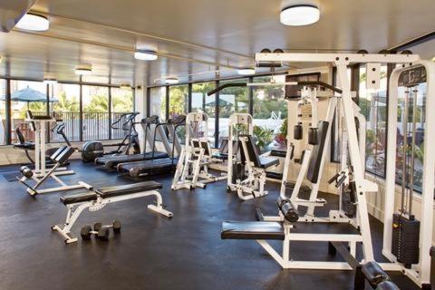 Luana - Walkable Waikiki Studio - Gym & Pool condo - image 14