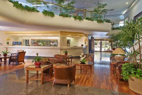 Luana - Walkable Waikiki Studio - Gym & Pool condo - image 14